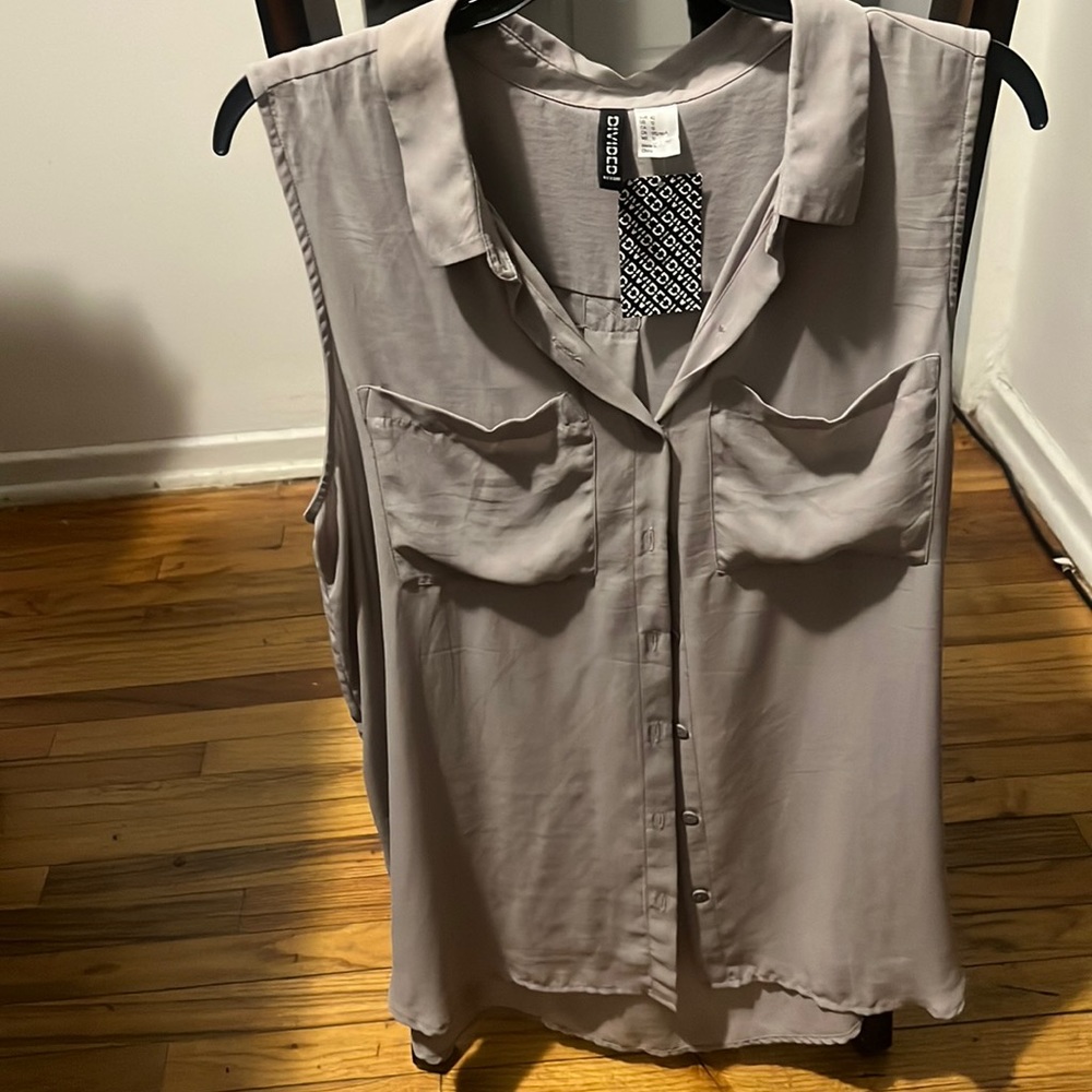 Woman sleeveless top